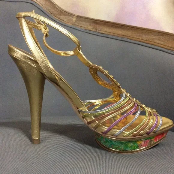 BCBGirls Women's Debby Platform T-Strap sandal, size 6.5 - Picture 4 of 15